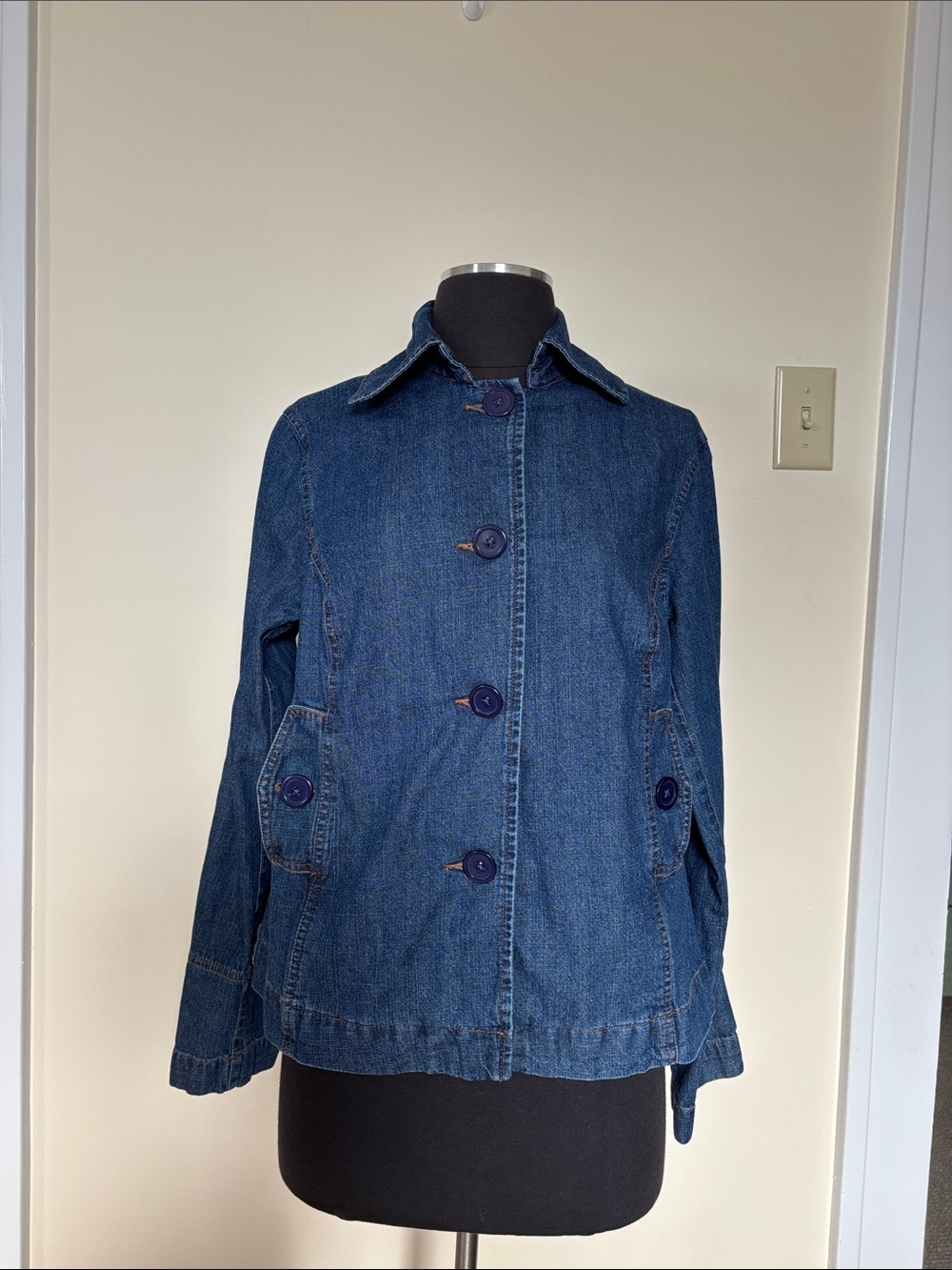 Classic Blue Denim Button-Up Jacket With Pockets 100% Cotton